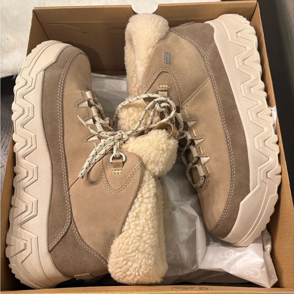 ugg boots
Terretrail Cozy Lace